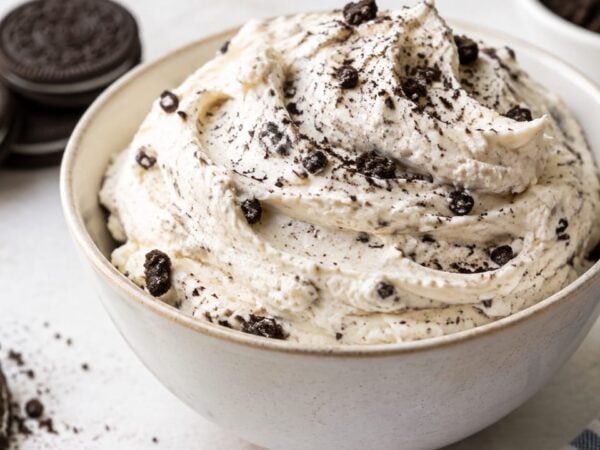 Oreo Butter Icing: Best Fluffy Cookies Buttercream Recipe