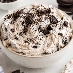 This oreo butter icing is fluffy, creamy, and packed with cookie crumbs! So easy to make and ah-mazing on literally everything. 🖤