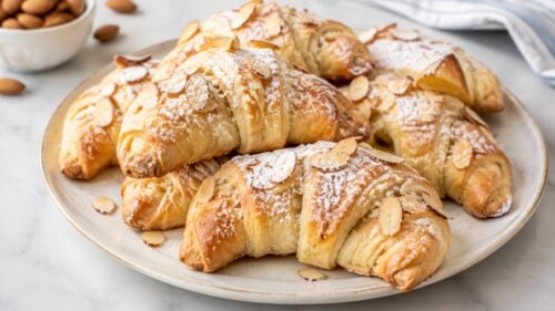 Almond crescent rolls made easy with Pillsbury dough, almond filling & chocolate drizzle—no yeast, all the bakery-style flavor! 🥐