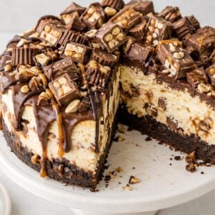 Candy Bar Cheesecake Cake: Chocolate Hershey’s Bars Recipe