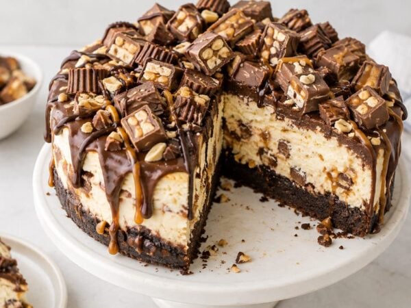 Candy Bar Cheesecake Cake: Chocolate Hershey’s Bars Recipe