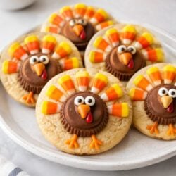 These cute turkey cookies for Thanksgiving are easy, adorable, and kid-friendly! A fun no-fuss treat for your holiday dessert table. 🦃