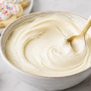 Sugar Cookie Icing Recipe That’s Easy and Perfect for Decorating
